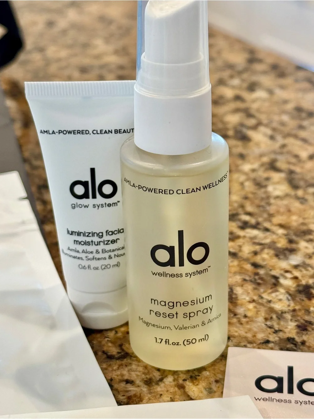 NWT Alo Yoga BUNDLE of Travel Wellness and (6) Paper Gift Bags , Cleanser